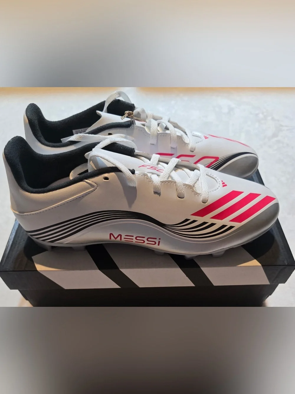 adidas f50 Messi White Soccer Cleats with Pink & Black Men’s 8 or Women’s 9 NIB